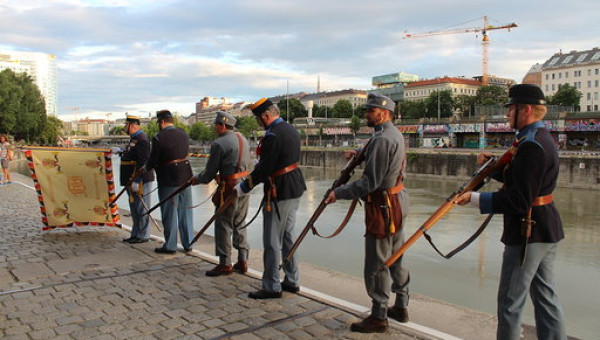 General de Charge am Donaukanal - Wien