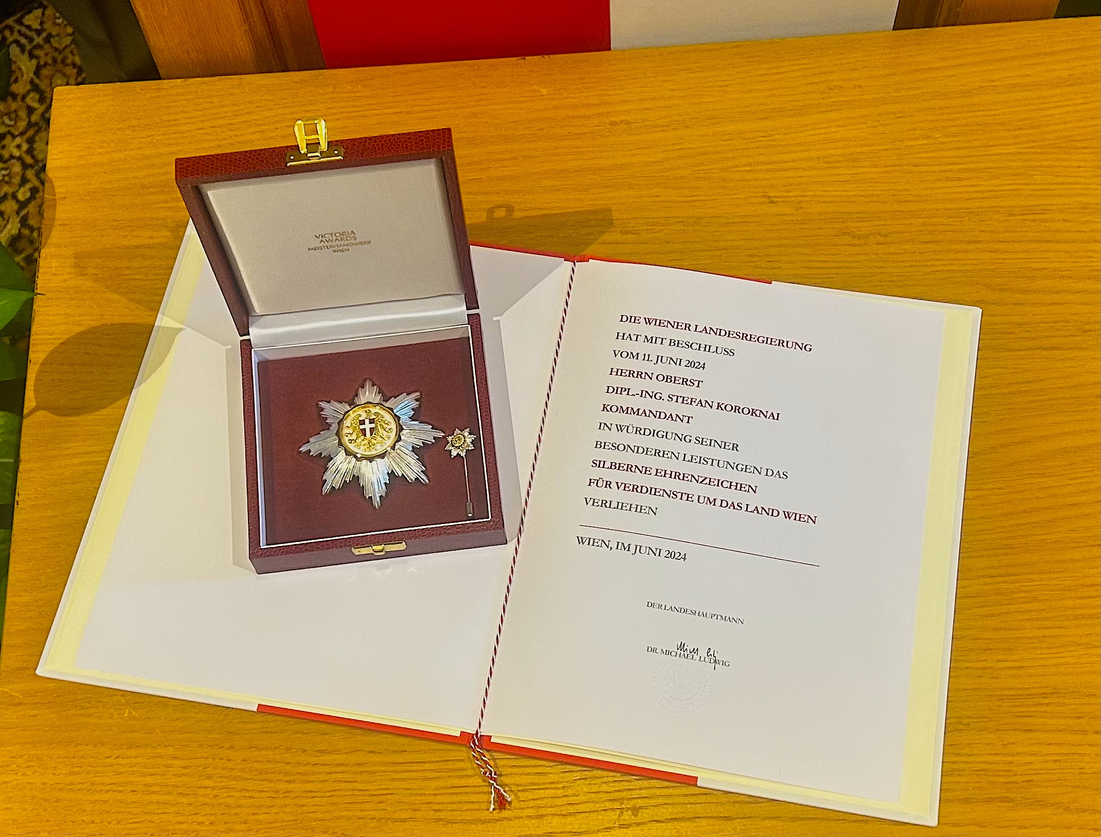 (v.l.n.r.) Generalstabschef General Rudolf Striedinger, Oberst Stefan Koroknai und Landtagsabgeordneter Marcus Schober